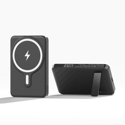 شاحن الهاتف المحمول المغناطيسي العالمي 5000mAh بنك الطاقة الأسود القابل للطي