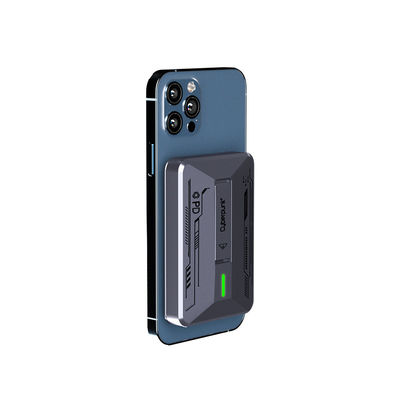 شاحن لاسلكي مغناطيسي قابل للطي CE 5000mAh مصرف الطاقة المغناطيسي النوع C الخروج